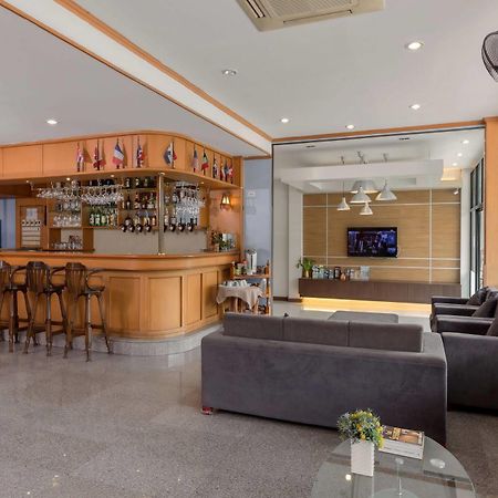 Seven Oaks Inn Jomtien Beach Buitenkant foto