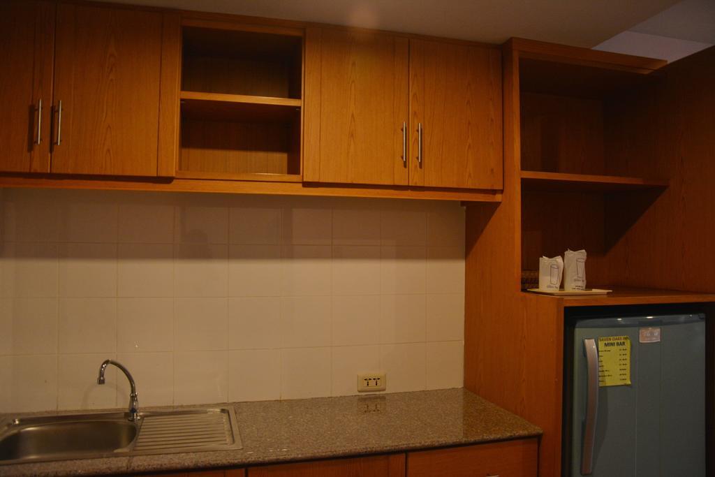 Seven Oaks Inn Jomtien Beach Kamer foto