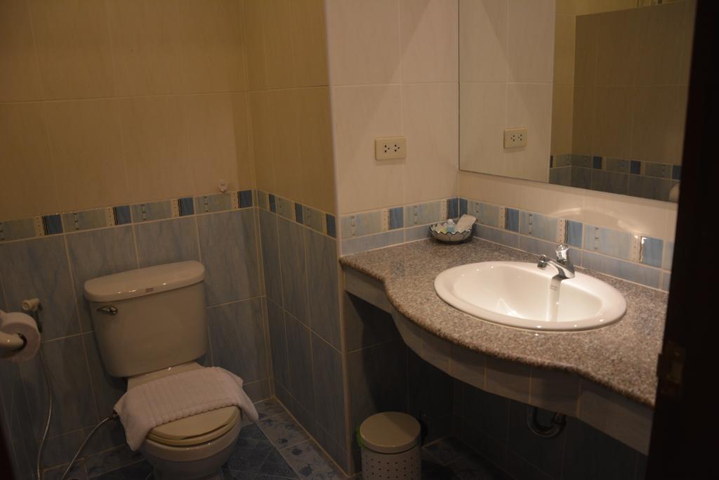 Seven Oaks Inn Jomtien Beach Kamer foto
