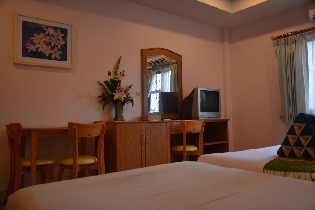Seven Oaks Inn Jomtien Beach Kamer foto