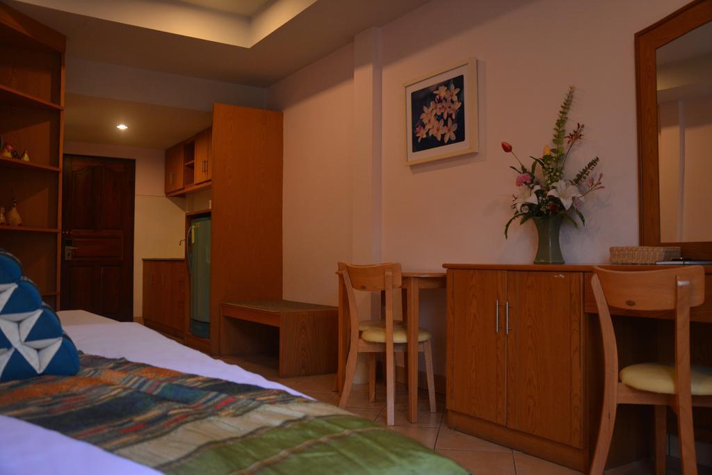 Seven Oaks Inn Jomtien Beach Kamer foto