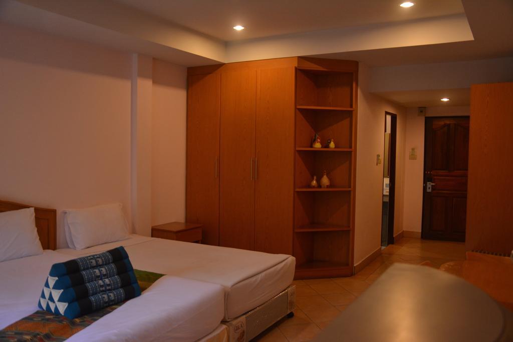 Seven Oaks Inn Jomtien Beach Kamer foto