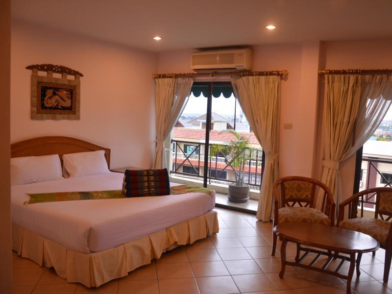 Seven Oaks Inn Jomtien Beach Buitenkant foto