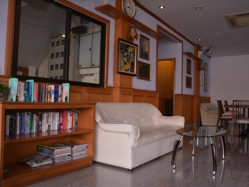 Seven Oaks Inn Jomtien Beach Buitenkant foto