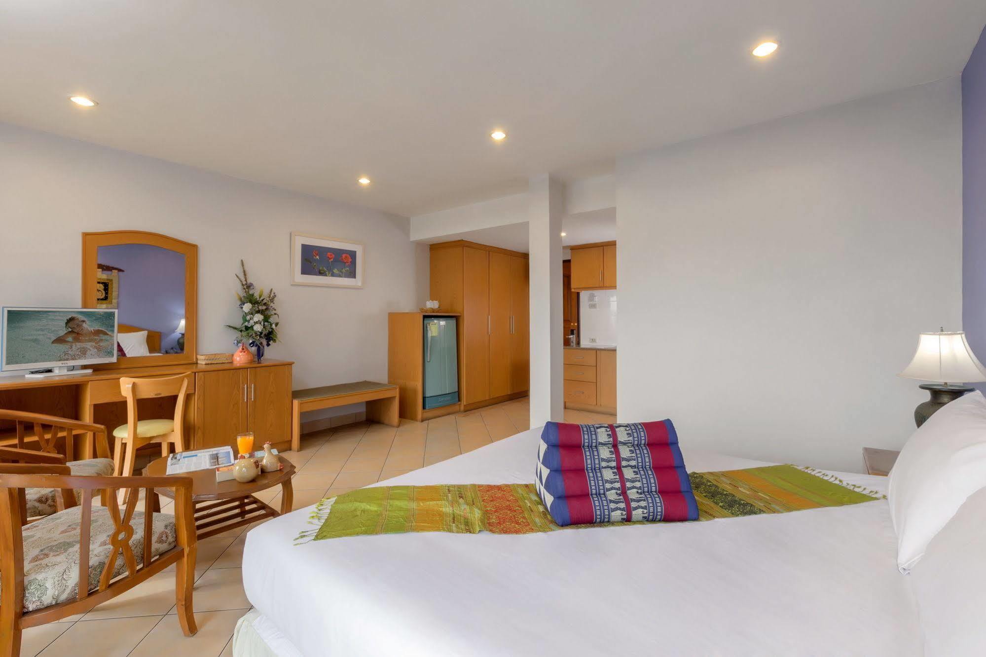 Seven Oaks Inn Jomtien Beach Buitenkant foto