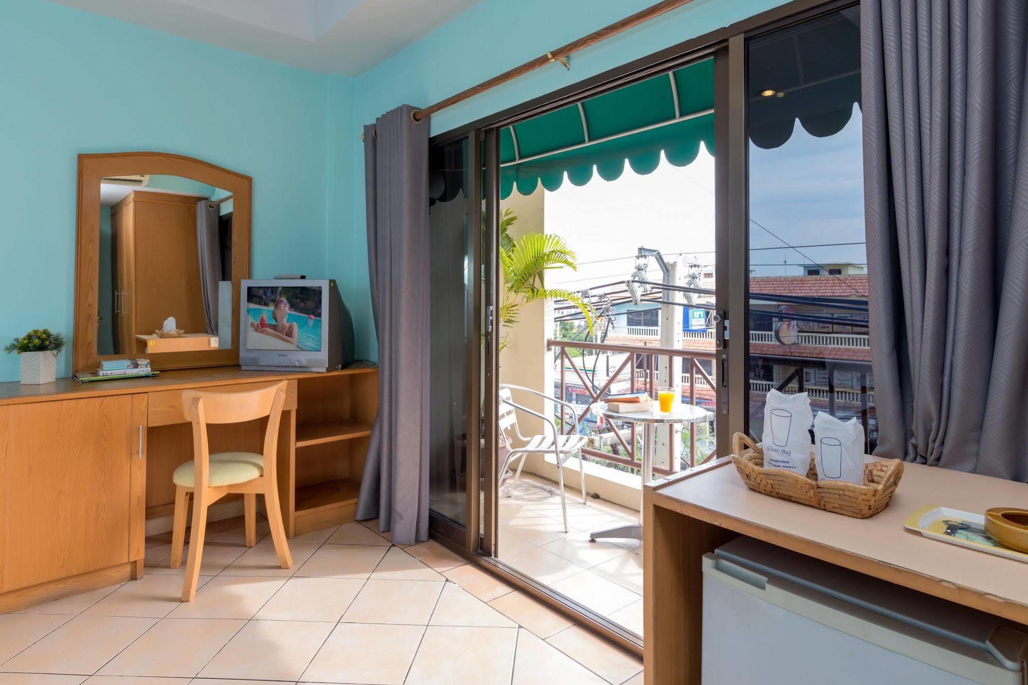 Seven Oaks Inn Jomtien Beach Buitenkant foto
