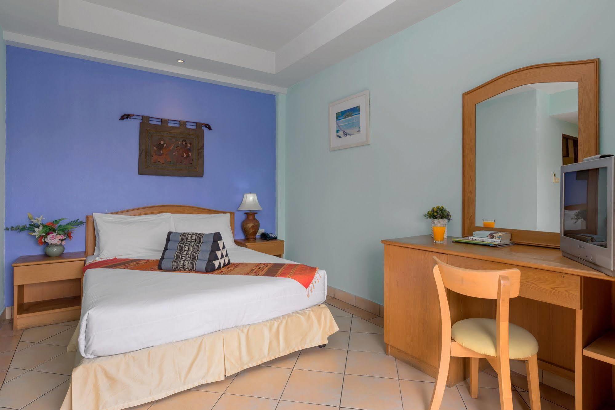 Seven Oaks Inn Jomtien Beach Buitenkant foto