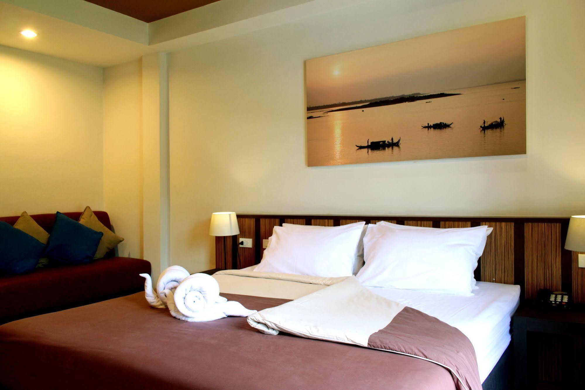 Seven Oaks Inn Jomtien Beach Buitenkant foto