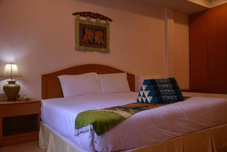 Seven Oaks Inn Jomtien Beach Buitenkant foto